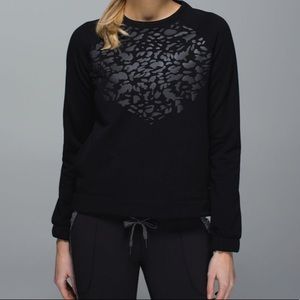 Lululemon crewneck/ the SOFTEST of the softest. Worn twice. No damages at all.